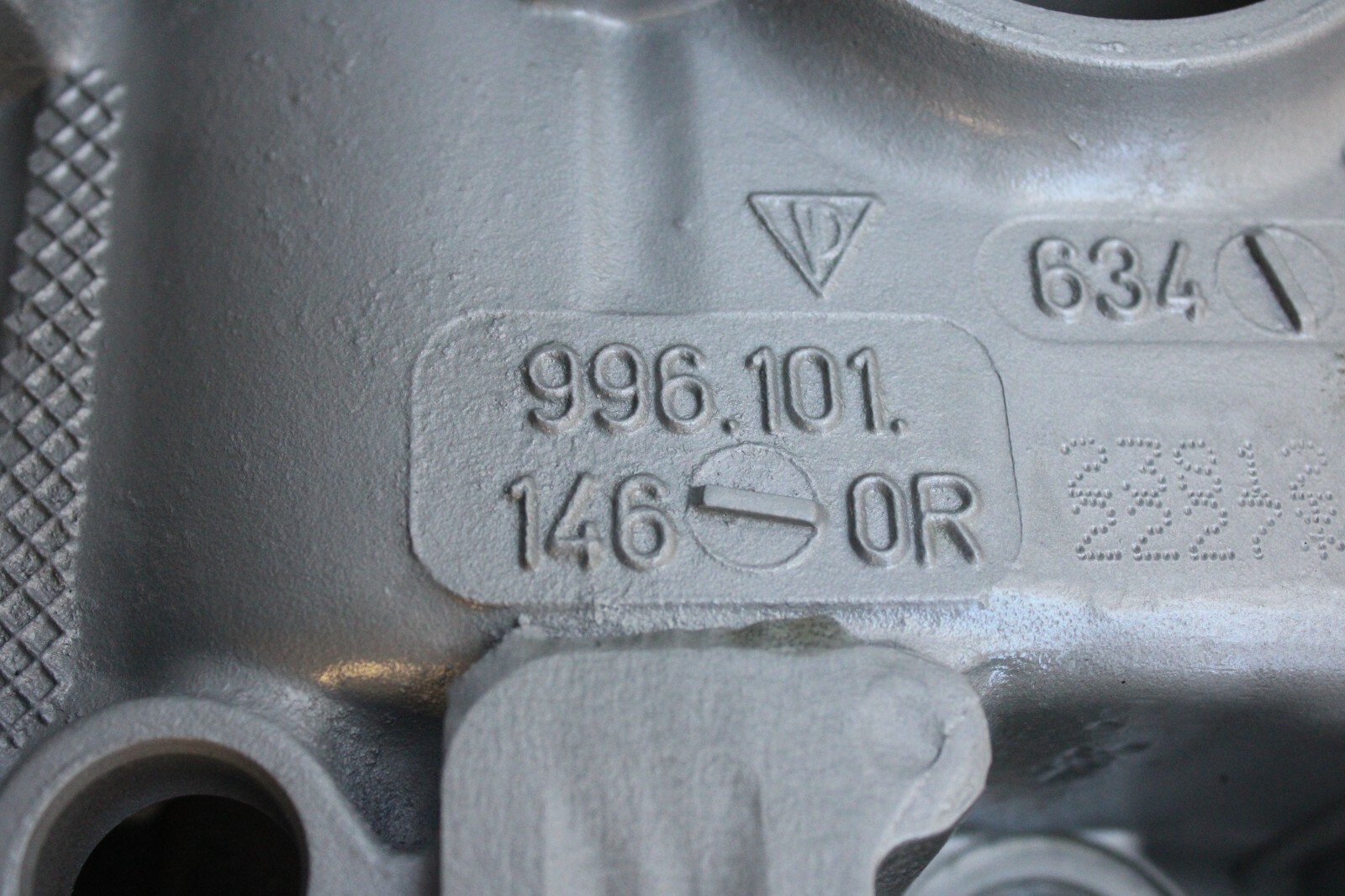 Porsche 911 996 3.4L H6 1999 2000 2001 OEM Right Side & Left Side Engine Block - Image 11