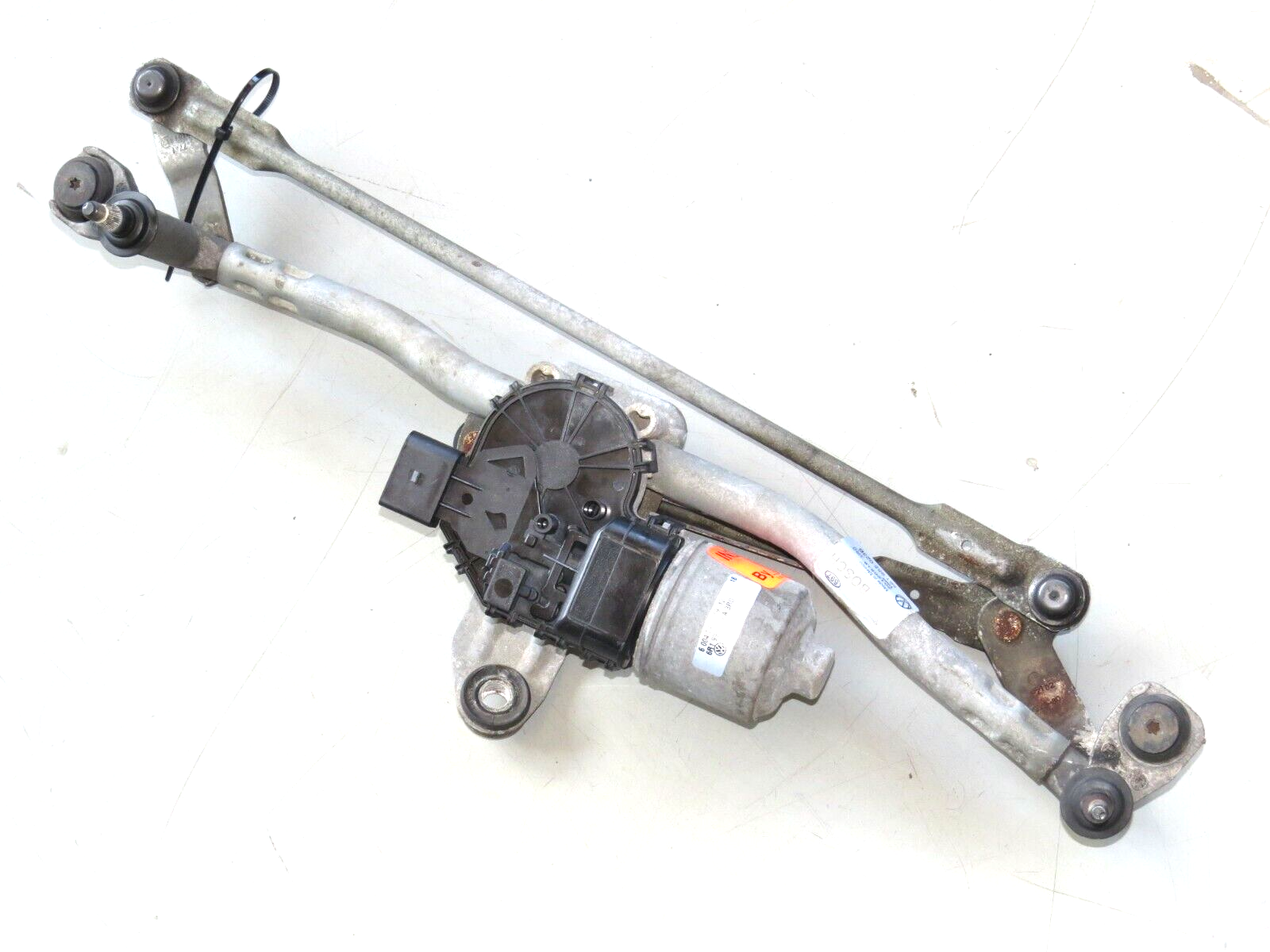 Volkswagen Passat 2012-2022 OEM Windshield Wiper Linkage w/Motor Front – Image 2