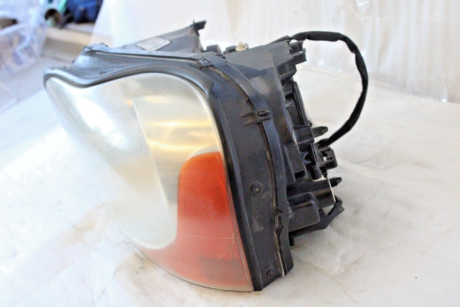 Volvo XC90 2003-2014 OEM HID Xenon Headlight Front Left (Driver Side) – Image 3