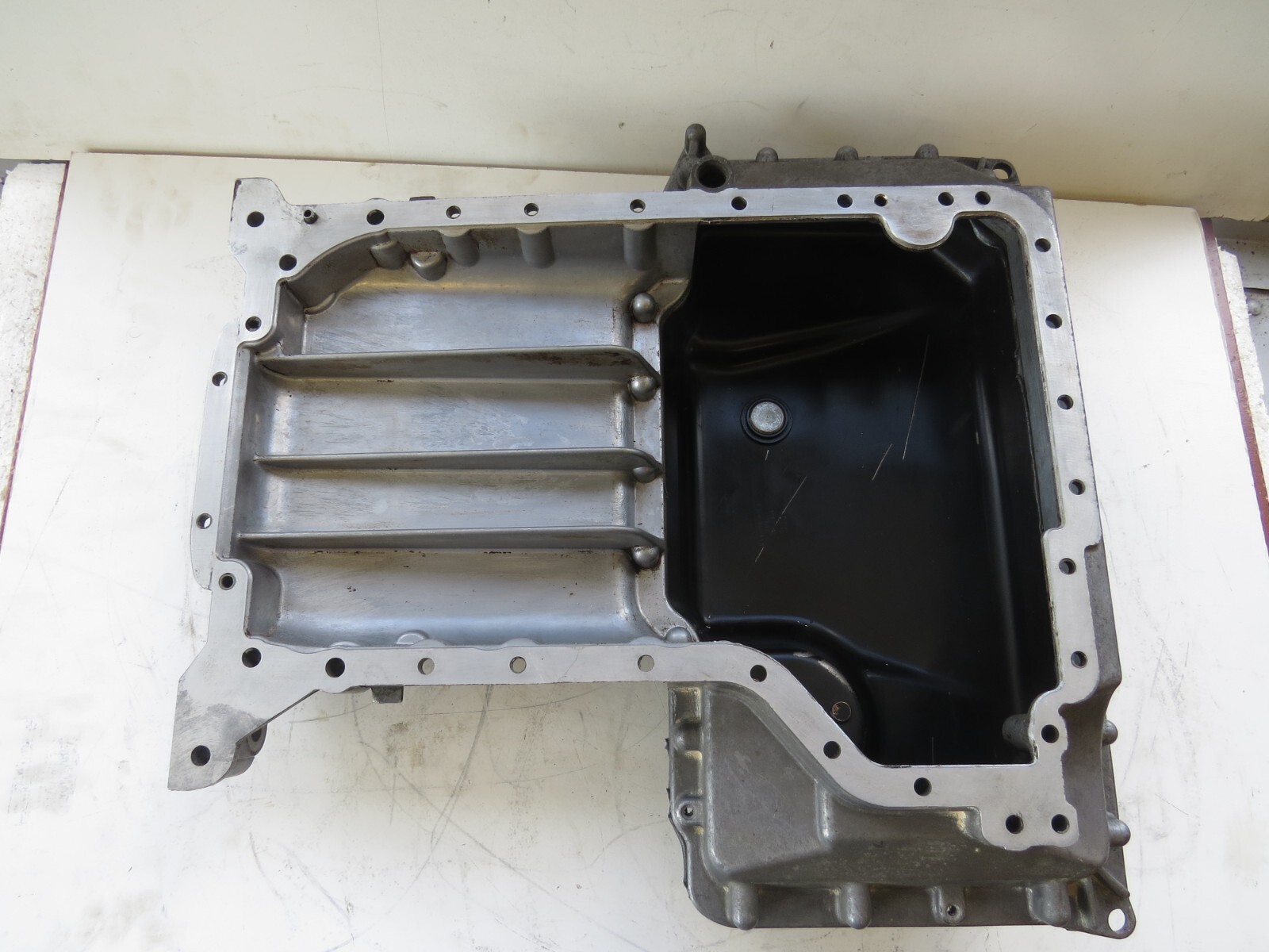 Audi Volkswagen 4.2L 2004-2006 OEM Engine Oil Pan Upper & Oil Pan Lower - Image 9