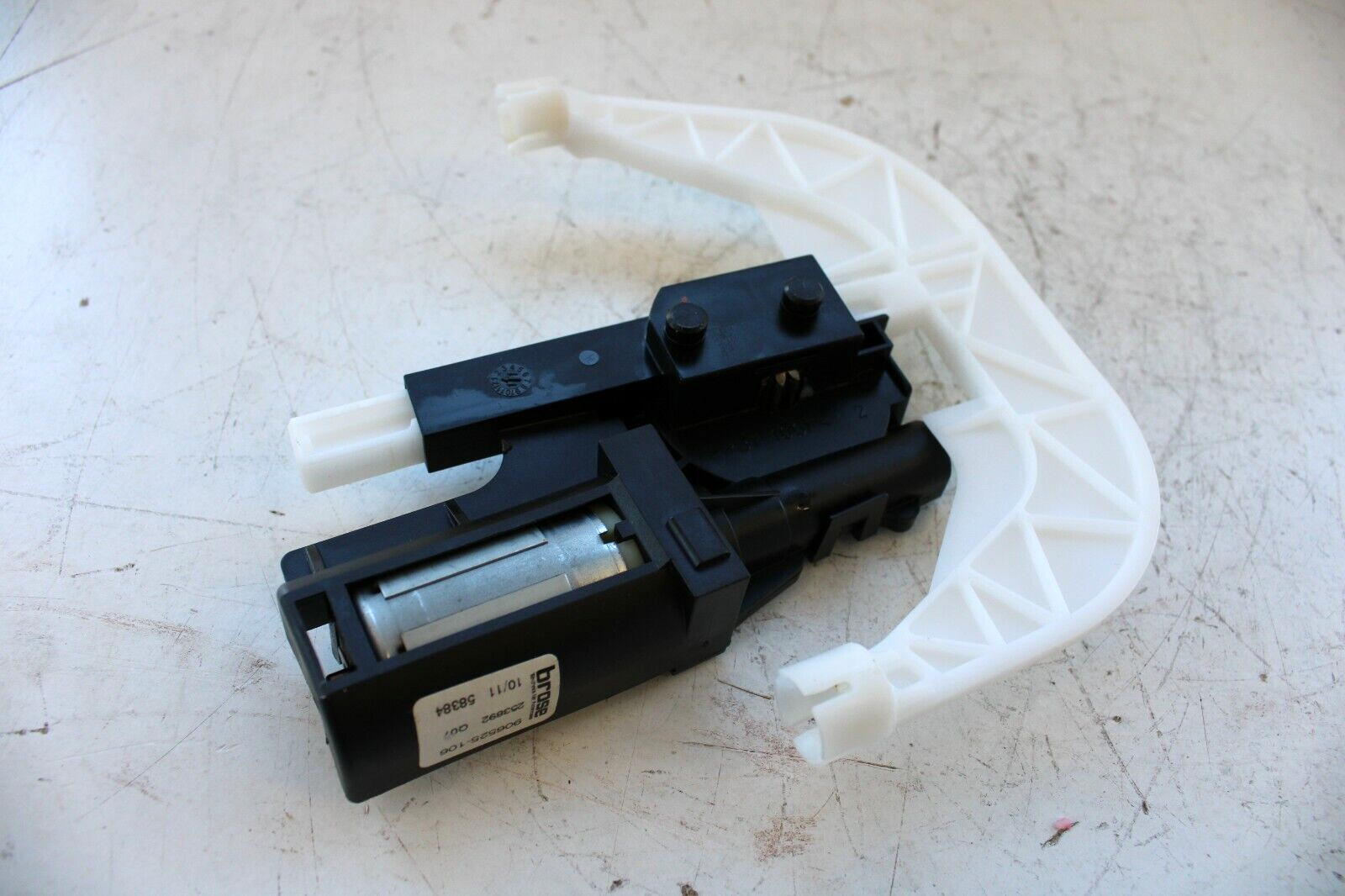 Mercedes W169 W245 2004-2013 OEM Headrest Adjustment Motor Folding Device - Image 4