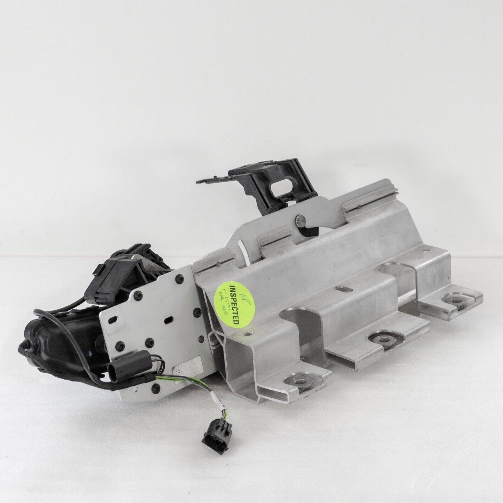 Rolls Royce Cullinan Spirit of Ecstasy Retraction Mechanism OEM 2018-2023 + Core - Image 2