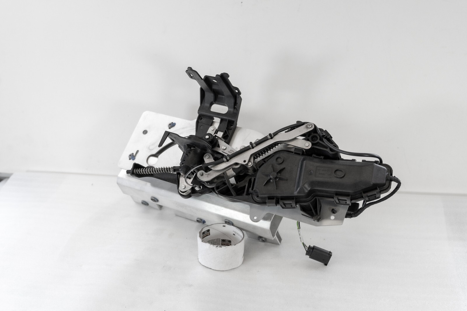 Rolls Royce Cullinan Spirit of Ecstasy Retraction Mechanism OEM 2018-2023 + Core - Image 3