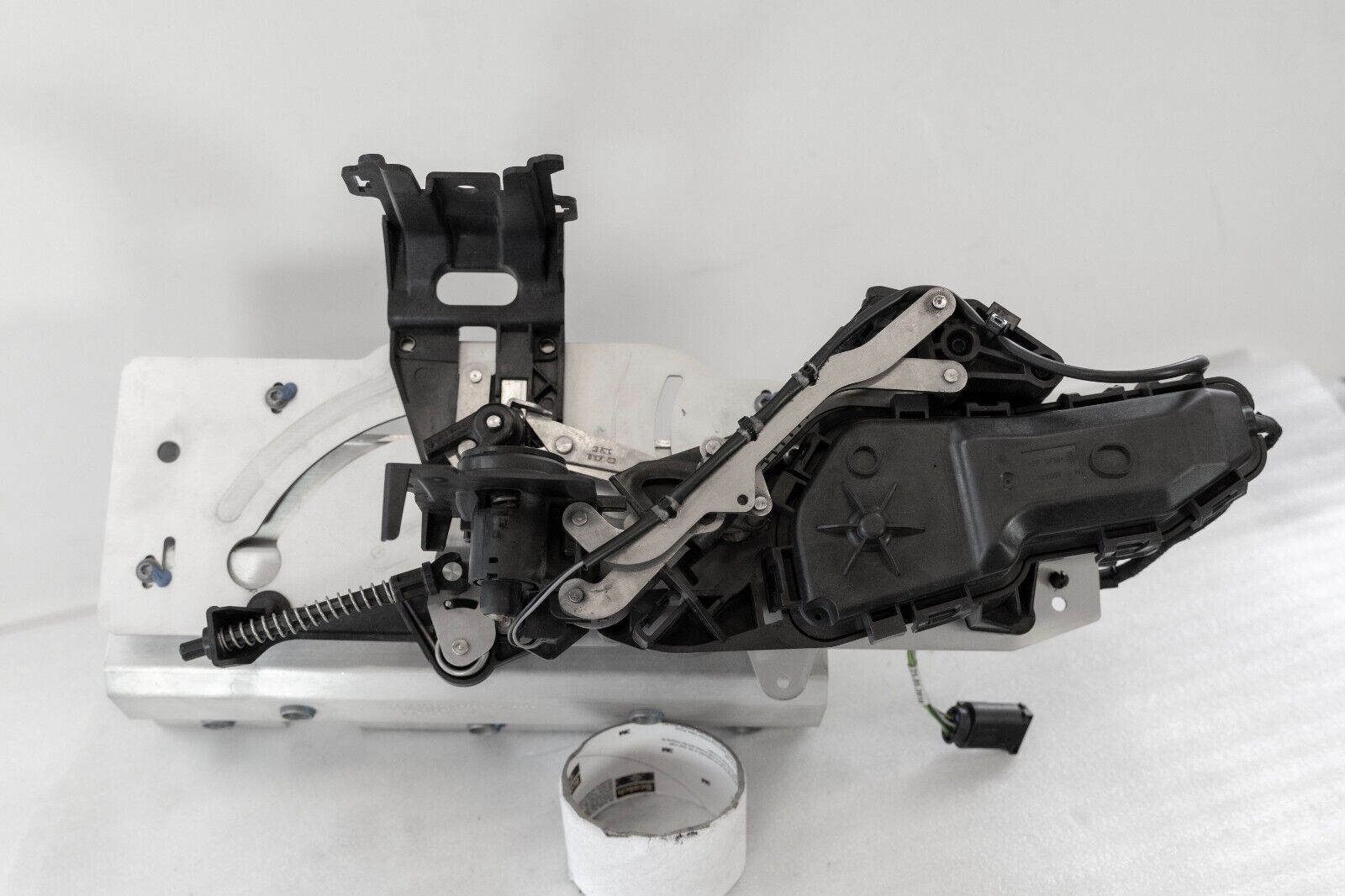 Rolls Royce Cullinan Spirit of Ecstasy Retraction Mechanism OEM 2018-2023 + Core - Image 4