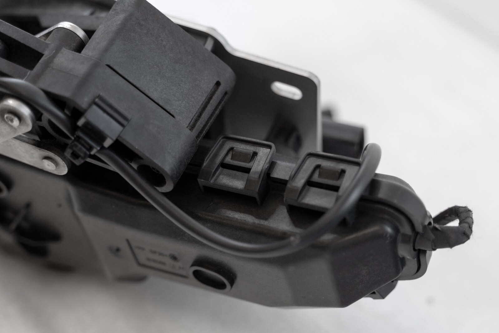 Rolls Royce Cullinan Spirit of Ecstasy Retraction Mechanism OEM 2018-2023 + Core - Image 9