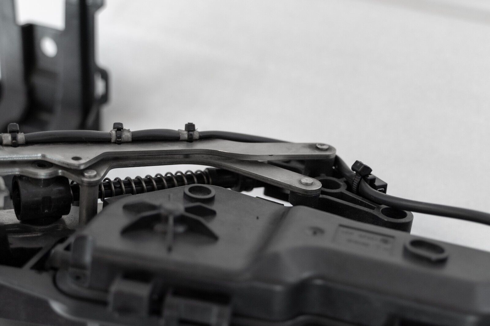 Rolls Royce Cullinan Spirit of Ecstasy Retraction Mechanism OEM 2018-2023 + Core - Image 10