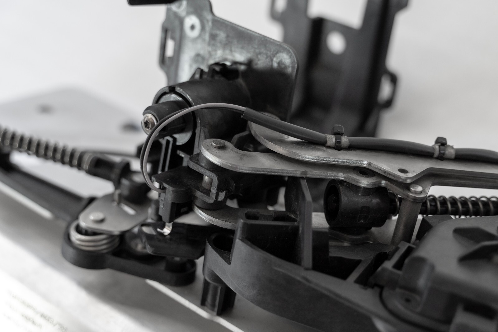 Rolls Royce Cullinan Spirit of Ecstasy Retraction Mechanism OEM 2018-2023 + Core - Image 11