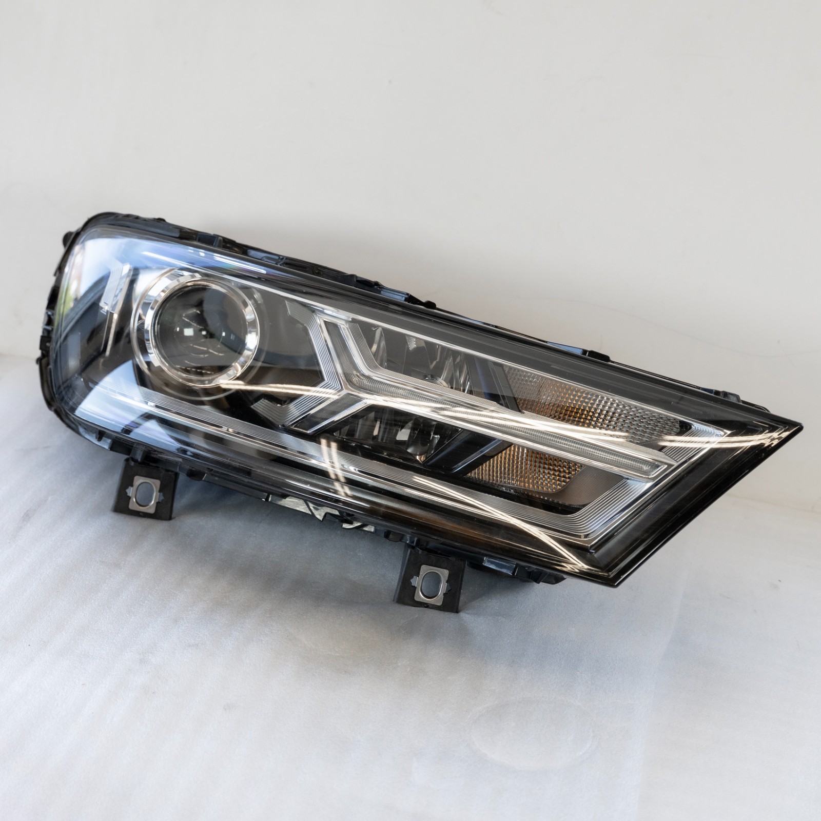Audi Q7 Headlight OEM 2017-2019 Right Passenger Side Genuine XENON HID
