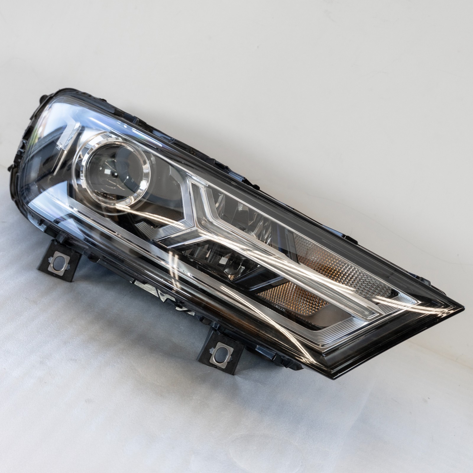 Audi Q7 Headlight OEM 2017-2019 Right Passenger Side Genuine XENON HID – Image 2