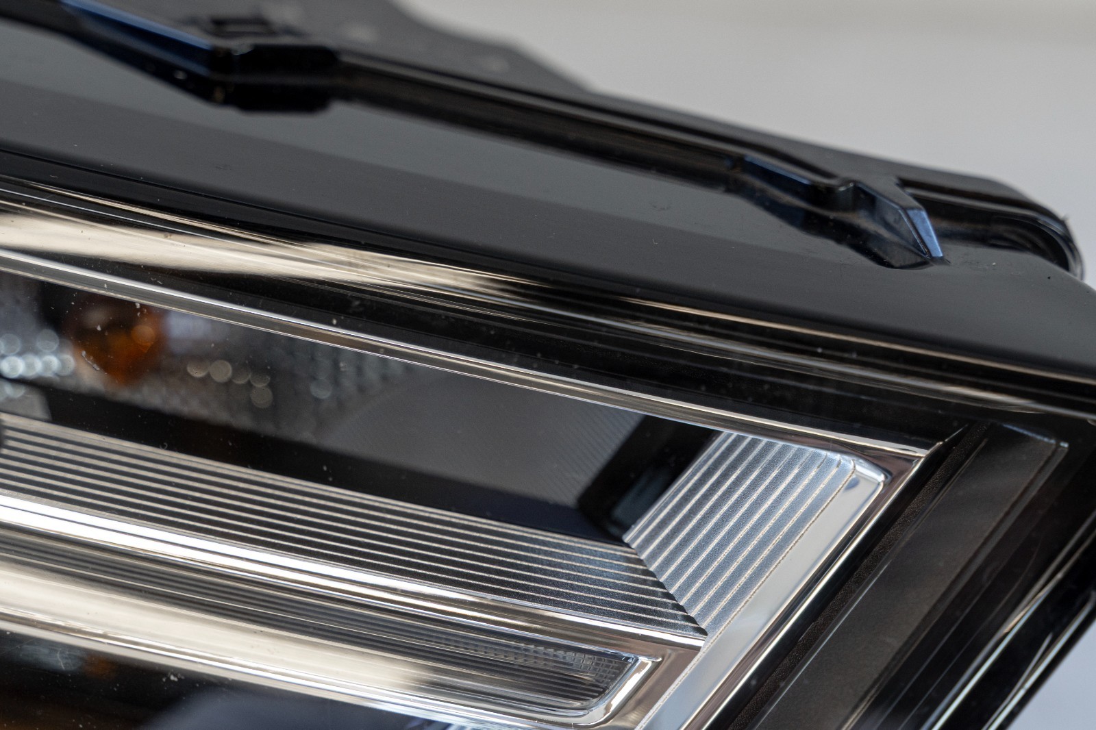 Audi Q7 Headlight OEM 2017-2019 Right Passenger Side Genuine XENON HID – Image 3