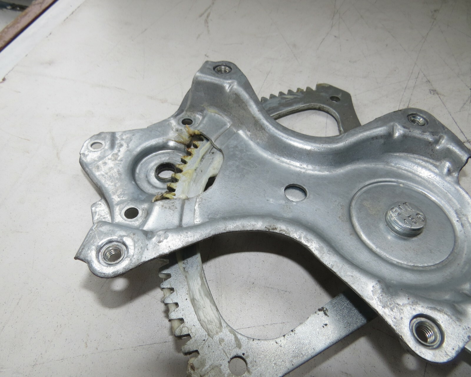 Toyota Sienna 2016 2017 2018 2019 2020 OEM Window Regulator Rear Left - Image 3
