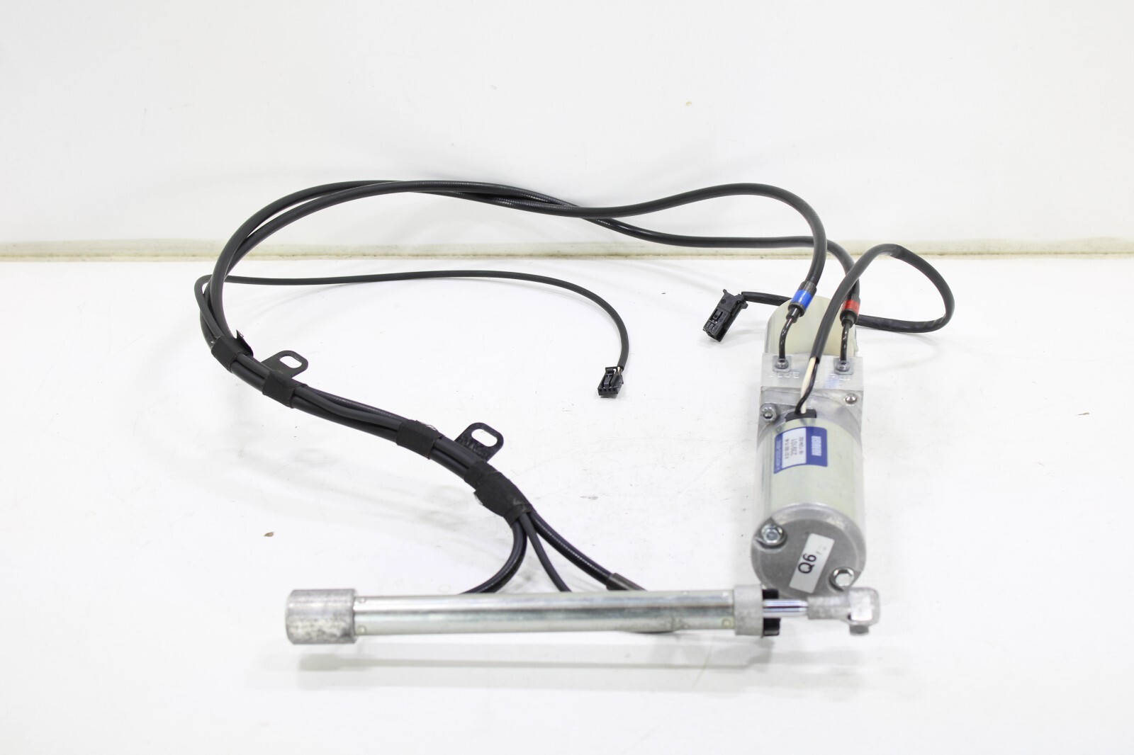 Mercedes W221 2007-2013 OEM Trunk Lid Locking Hydraulic Pull Down Pump - Image 5