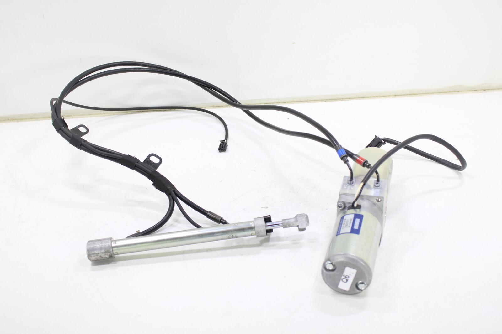 Mercedes W221 2007-2013 OEM Trunk Lid Locking Hydraulic Pull Down Pump - Image 10