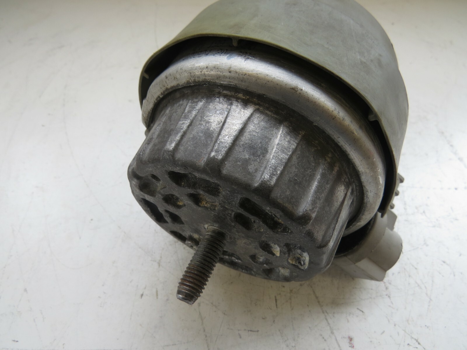 Audi A6 Quattro 2005-2011 OEM Engine Mount Right (Passenger Side) - Image 7