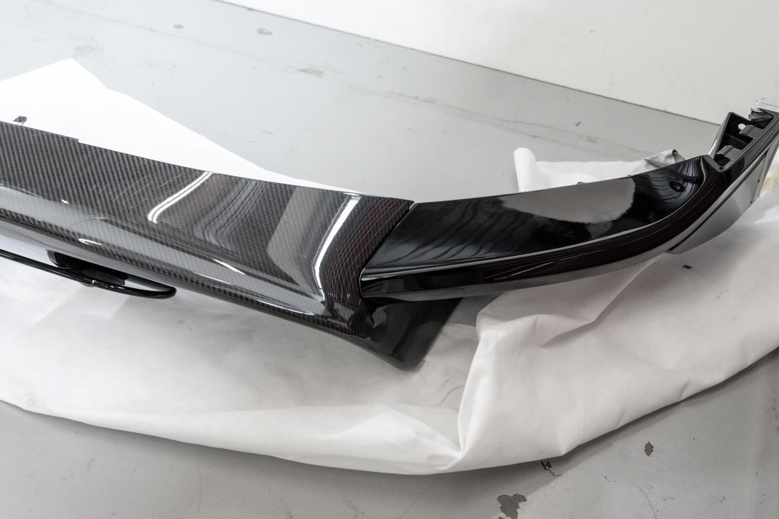 Aston Martin DBX 707 Rear Diffuser Panel Carbon Fiber 2022-2024 Genuine Original - Image 5