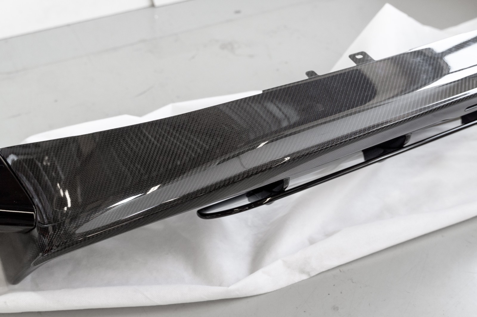 Aston Martin DBX 707 Rear Diffuser Panel Carbon Fiber 2022-2024 Genuine Original - Image 7