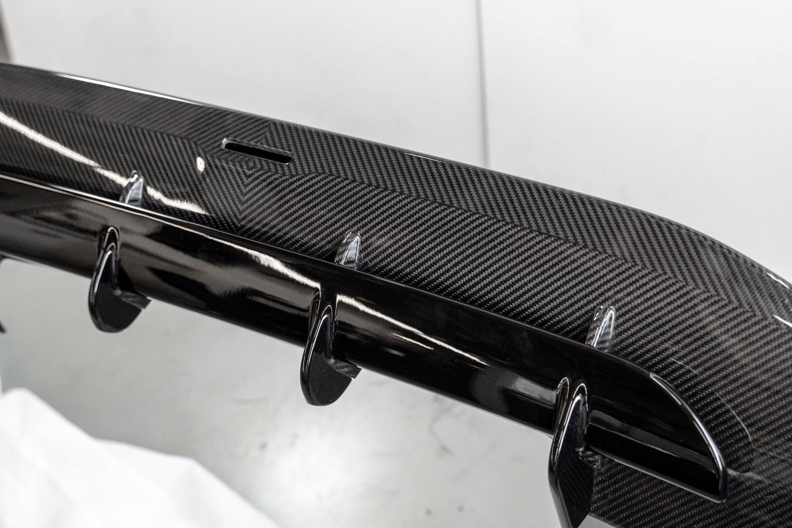 Aston Martin DBX 707 Rear Diffuser Panel Carbon Fiber 2022-2024 Genuine Original - Image 10