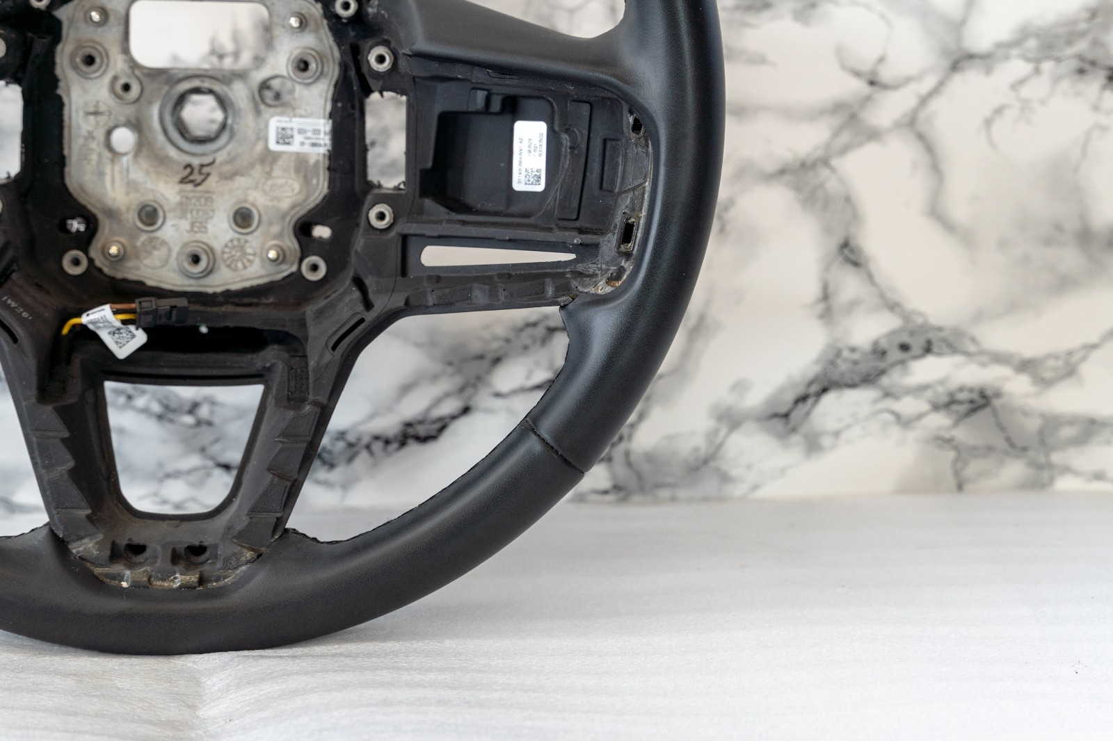 Range Rover Velar Steering wheel OEM 2022-2026 Ebony Leather with Heated - Image 4