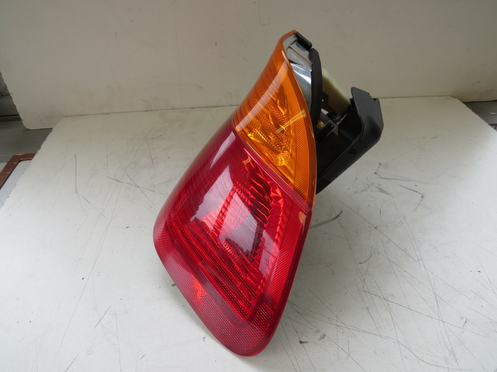 BMW 323 328 330 1999 2000 2001 OEM Tail Light Rear Right Passenger Side - Image 5
