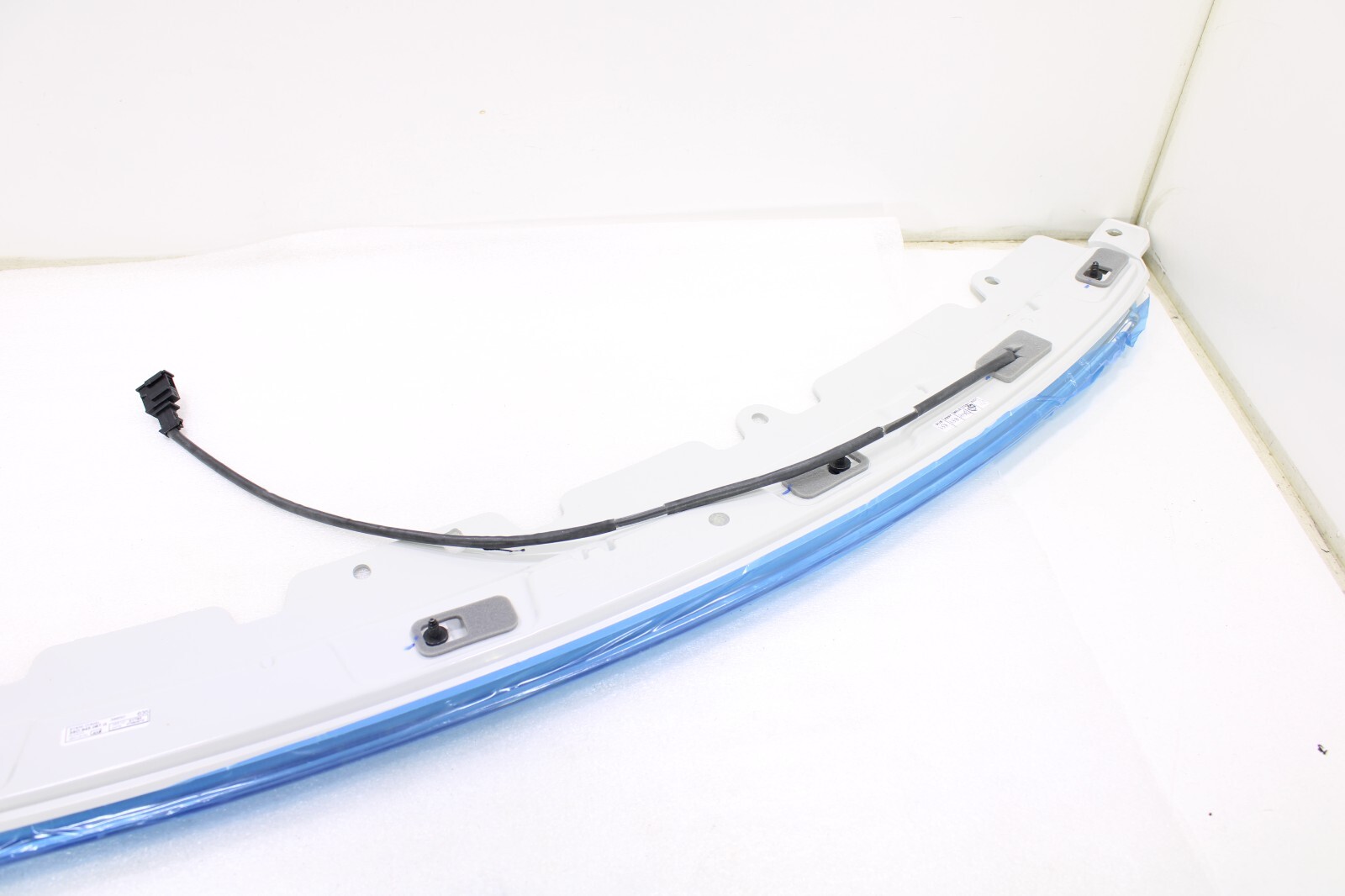 Bentley Continental 2020 2021 2022 OEM New Additional 3rd Brake Light Stop Lamp – Image 4
