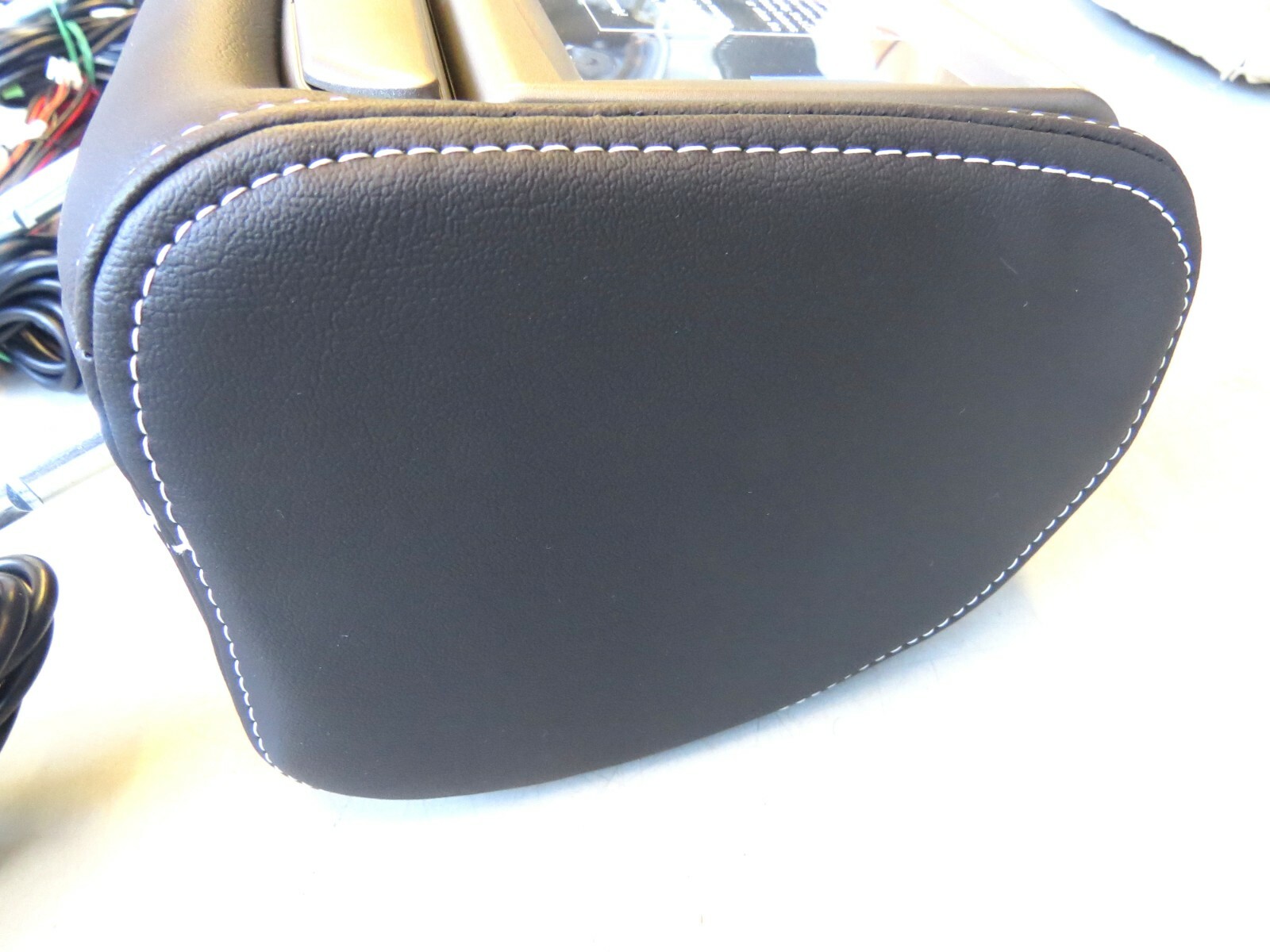 Range Rover Evoque 2015-2019 OEM NEW Headrest 7” LCD Monitor Pair Oxford Ebony - Image 7