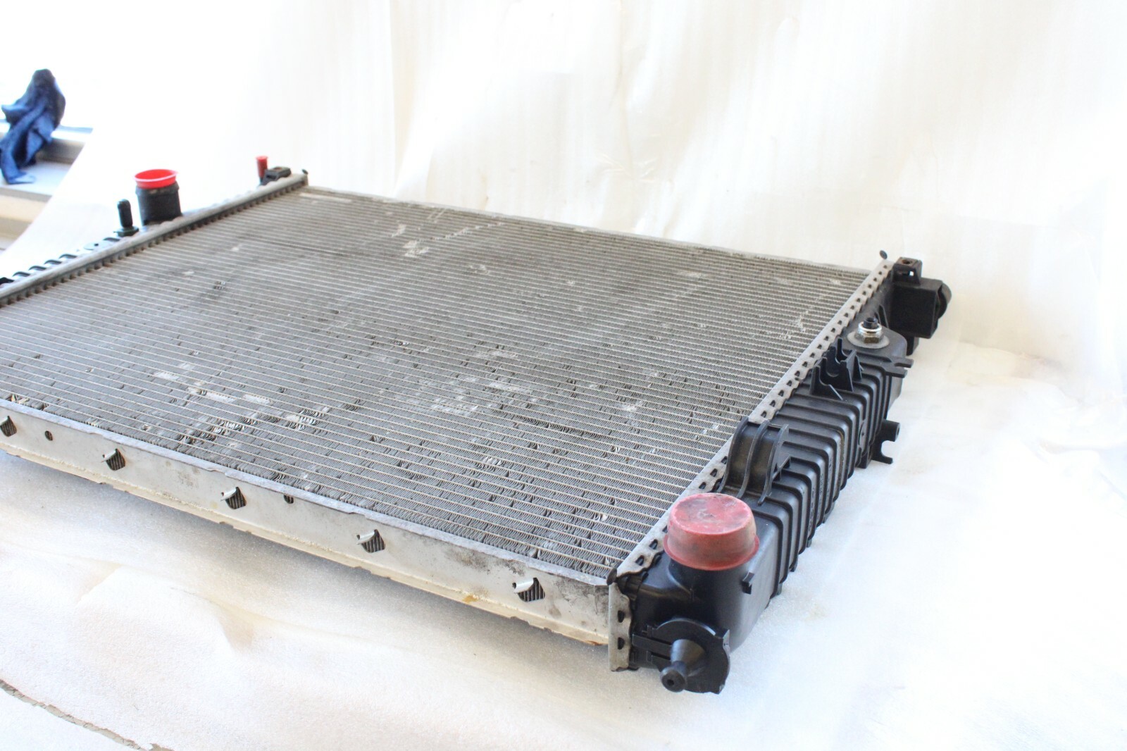 Mercedes GL450 ML320 ML350 ML500 R350 2007 2008 2009 2010 2011 2012 OEM Radiator - Image 9