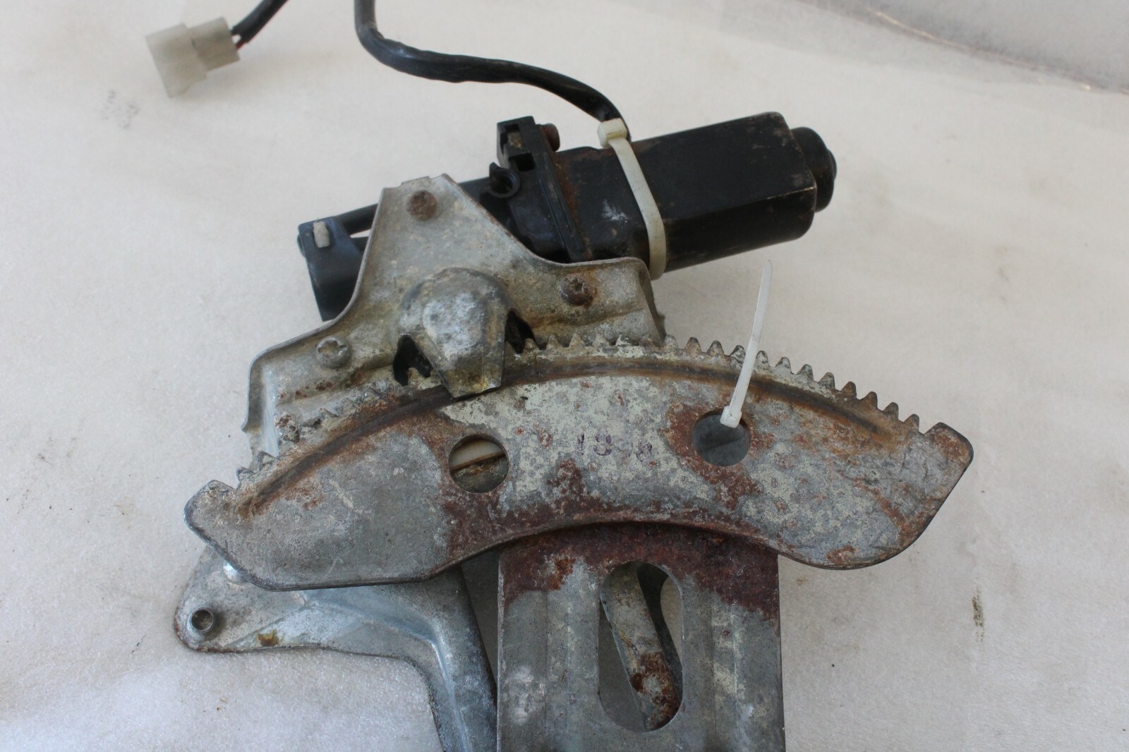 Mitsubishi Eclipse 1995 1996 1997 1998 1999 OEM Window Regulator w/Motor - Image 5