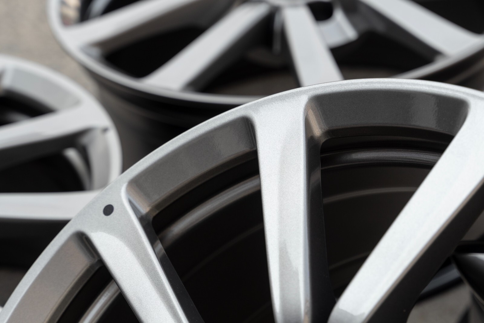 Aston Martin DB9 Vantage S 19" inch rim OEM Genuine Original Lightning Wheel Set – Image 7