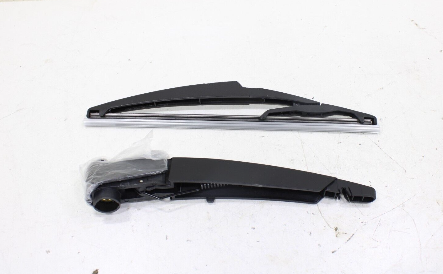 Mini Cooper R56 2007-2016 NEW Rear Windshield Wiper Arm w/ Blade - Image 2