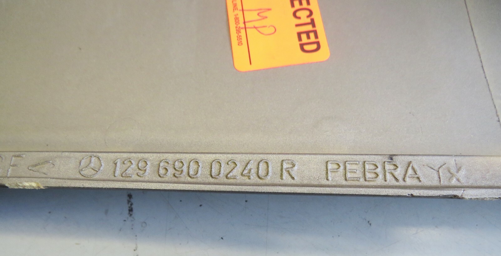 Mercedes R129 300SL 500SL 1990-1993 OEM Fender Molding Right (Passenger Side) - Image 3