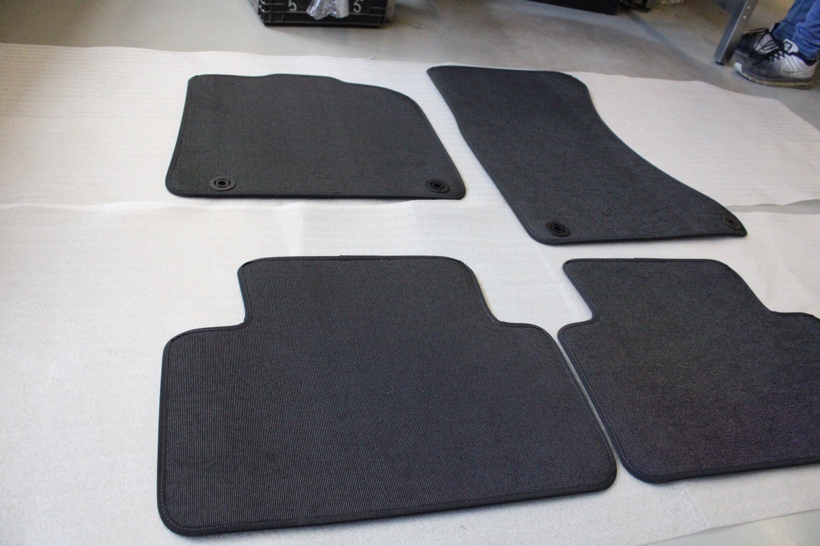 Porsche Macan 2020 OEM Carpet Floor Mats Set of 4 Black – Image 7