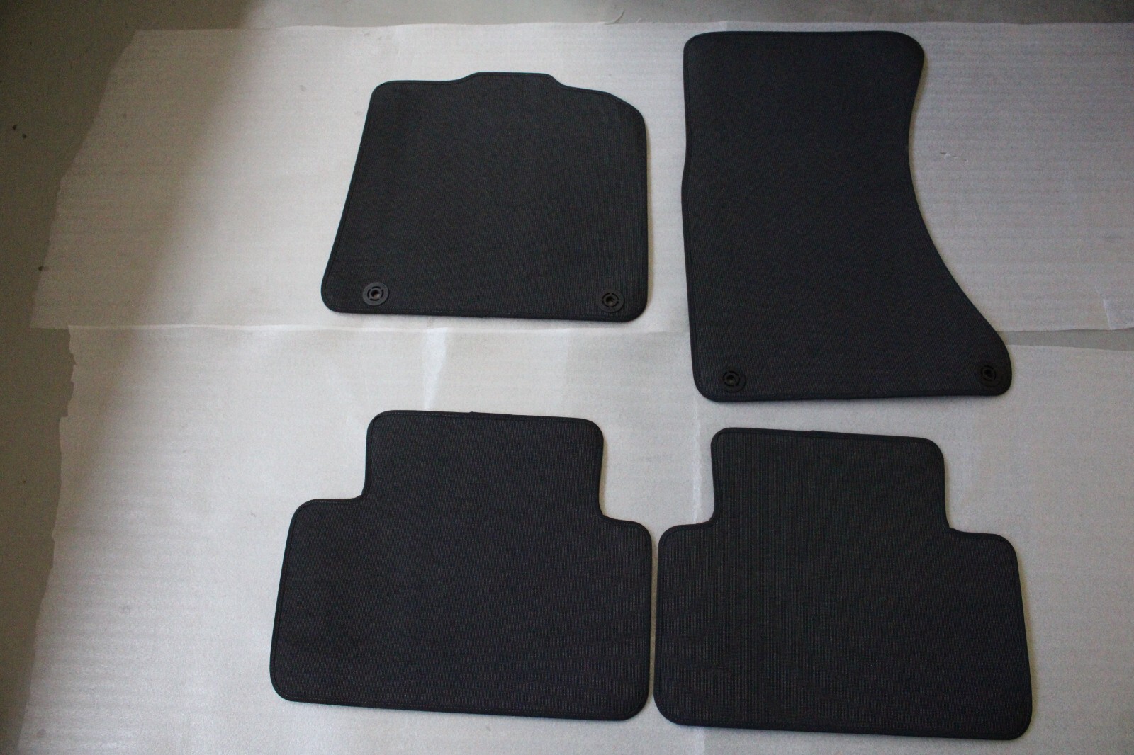 Porsche Macan 2020 OEM Carpet Floor Mats Set of 4 Black – Image 10