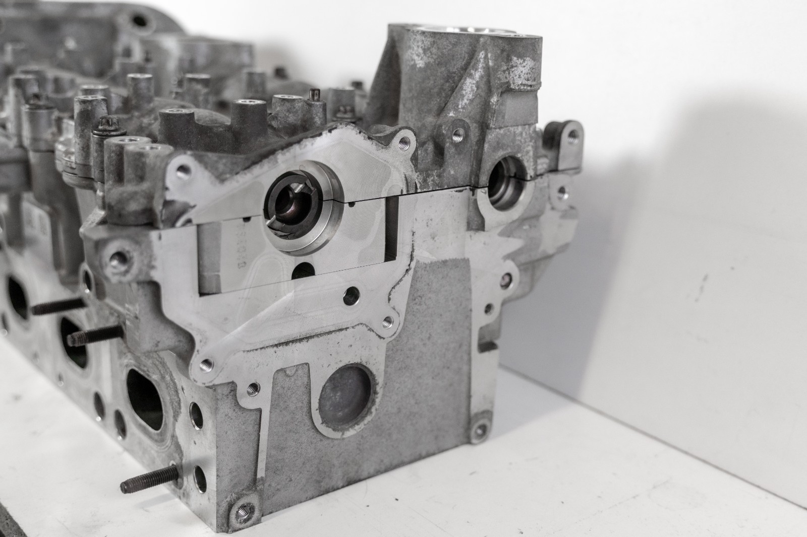 Mercedes CLA250 GLA250 Cylinder head with Camshafts OEM 2015-2019 2700100103 - Image 9
