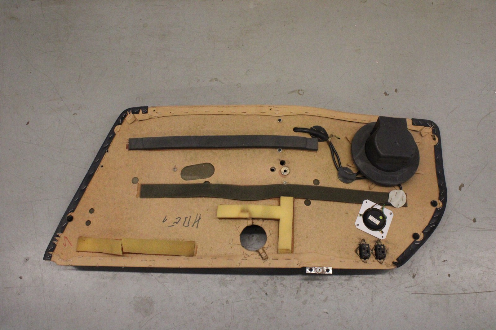 Porsche 911 964 1990 1991 1992 1993 1994 OEM Leather Front Left Door Panel – Image 2