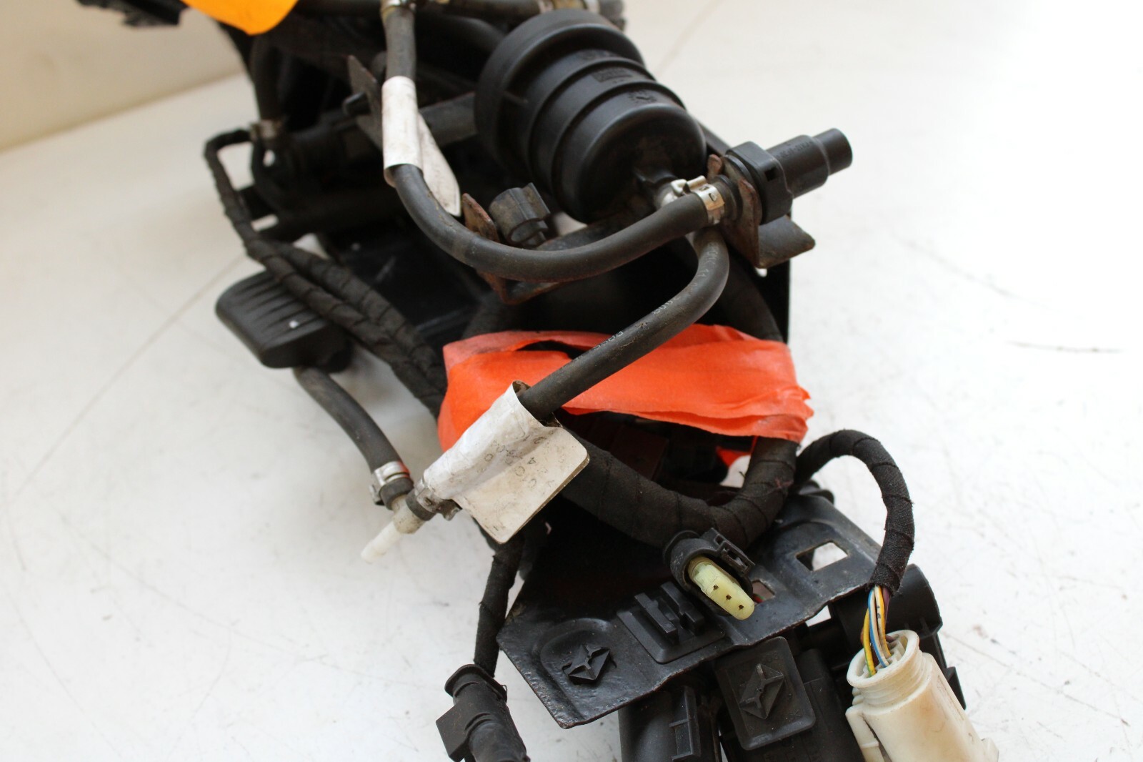 BMW 335d X5 2009-2013 OEM Diesel Exhaust Fluid Tank Transfer Pump w/Bracket - Image 7