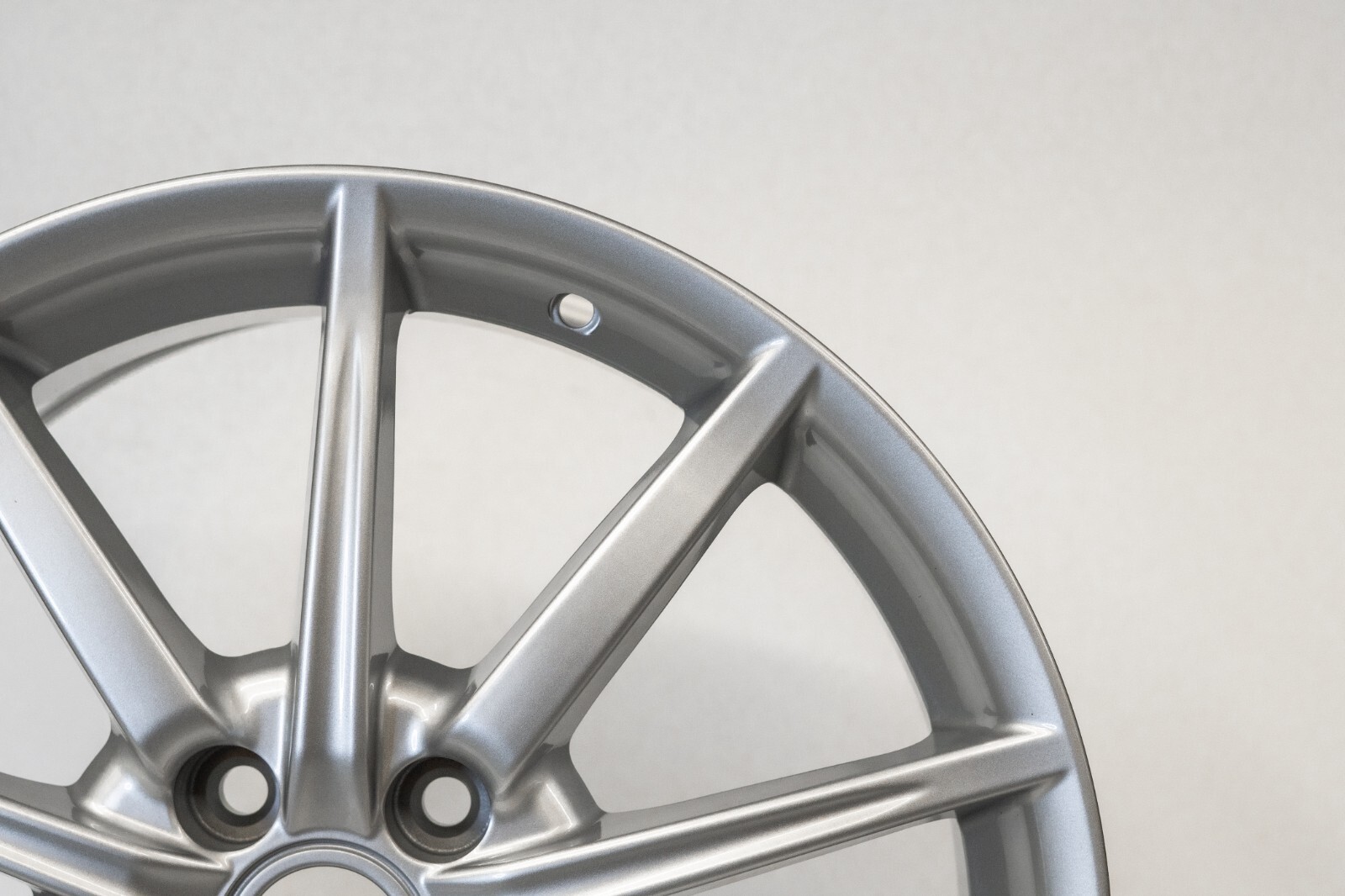 Aston Martin V8 Vantage 18" inch rear rim OEM 2007 2008 2009 2010 2011 Mag Wheel – Image 3