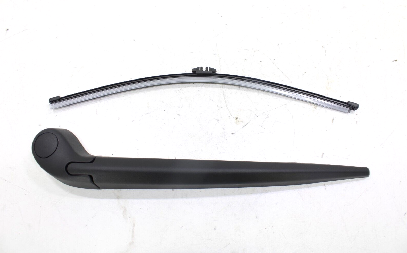 Volvo V70 XC70 2008-2016 NEW Rear Windshield Wiper Arm w/ Blade 30663893