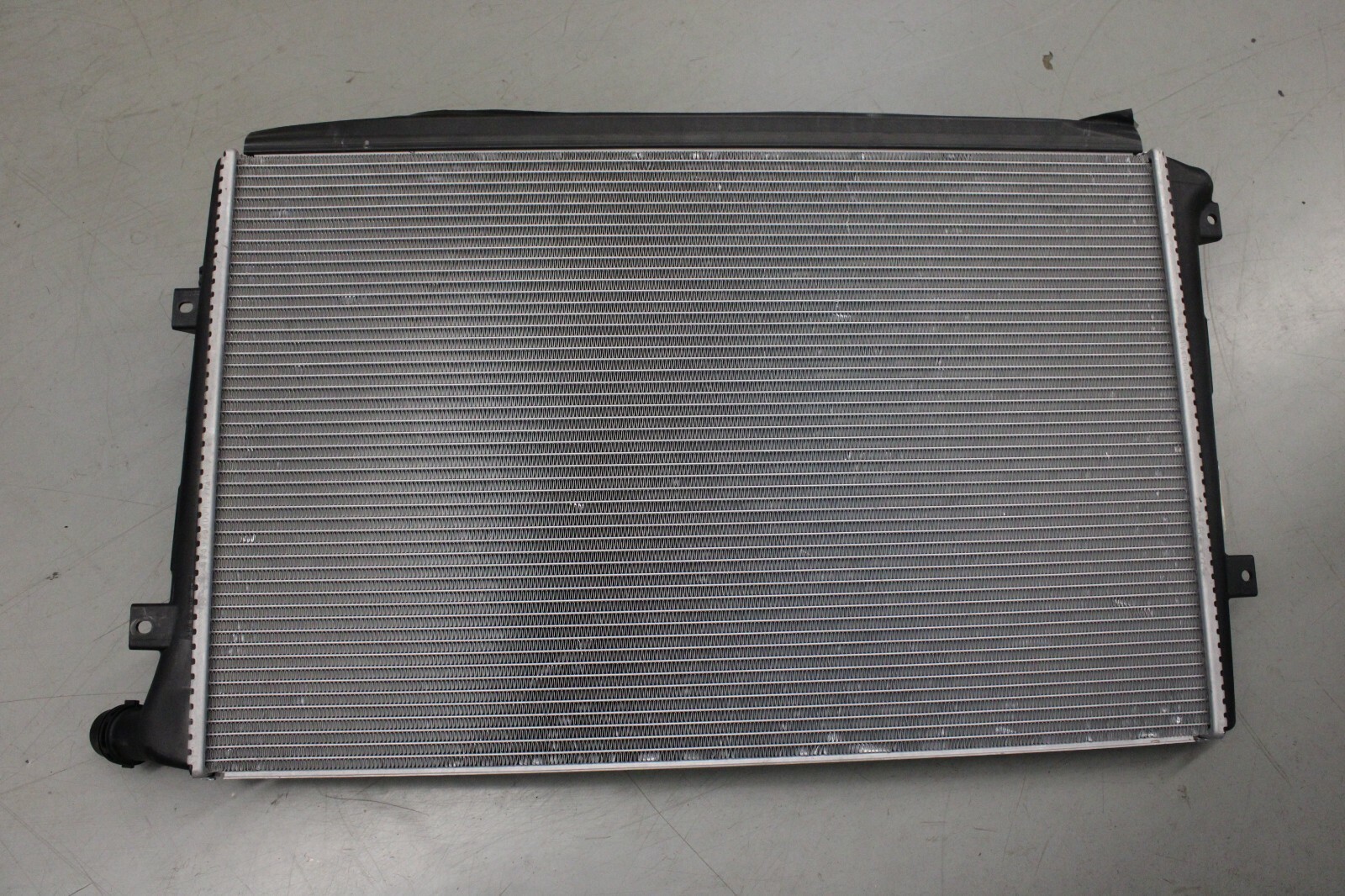 Valeo Volkswagen Jetta 1.9L 2005 2006 OEM Radiator 1K0121251AM 1K0121251AK - Image 2