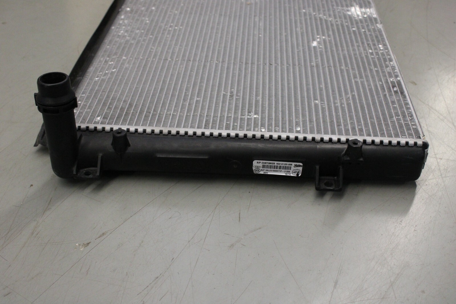 Valeo Volkswagen Jetta 1.9L 2005 2006 OEM Radiator 1K0121251AM 1K0121251AK - Image 5