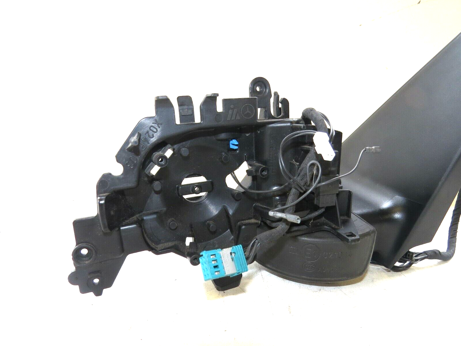 Mercedes E-Class 2009-2018 OEM Side View Mirror Frame Left (Driver Side) - Image 2