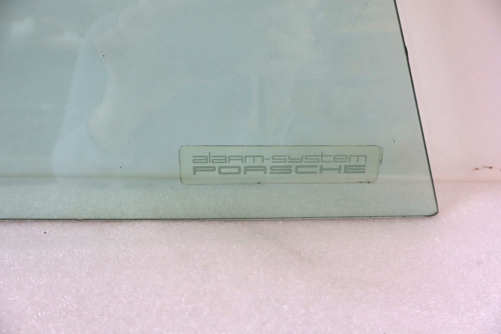 Porsche 911 1984-1994 OEM Quarter Window Glass Rear Right (Passenger Side) – Image 3