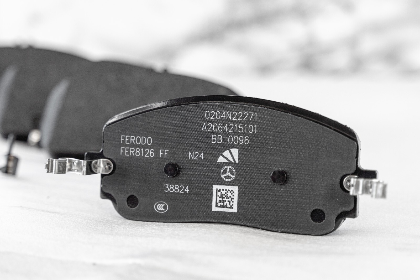 Mercedes GLC300 Front Brake Pad set OEM 2020 2021 2022 2023 Genuine Original – Image 3