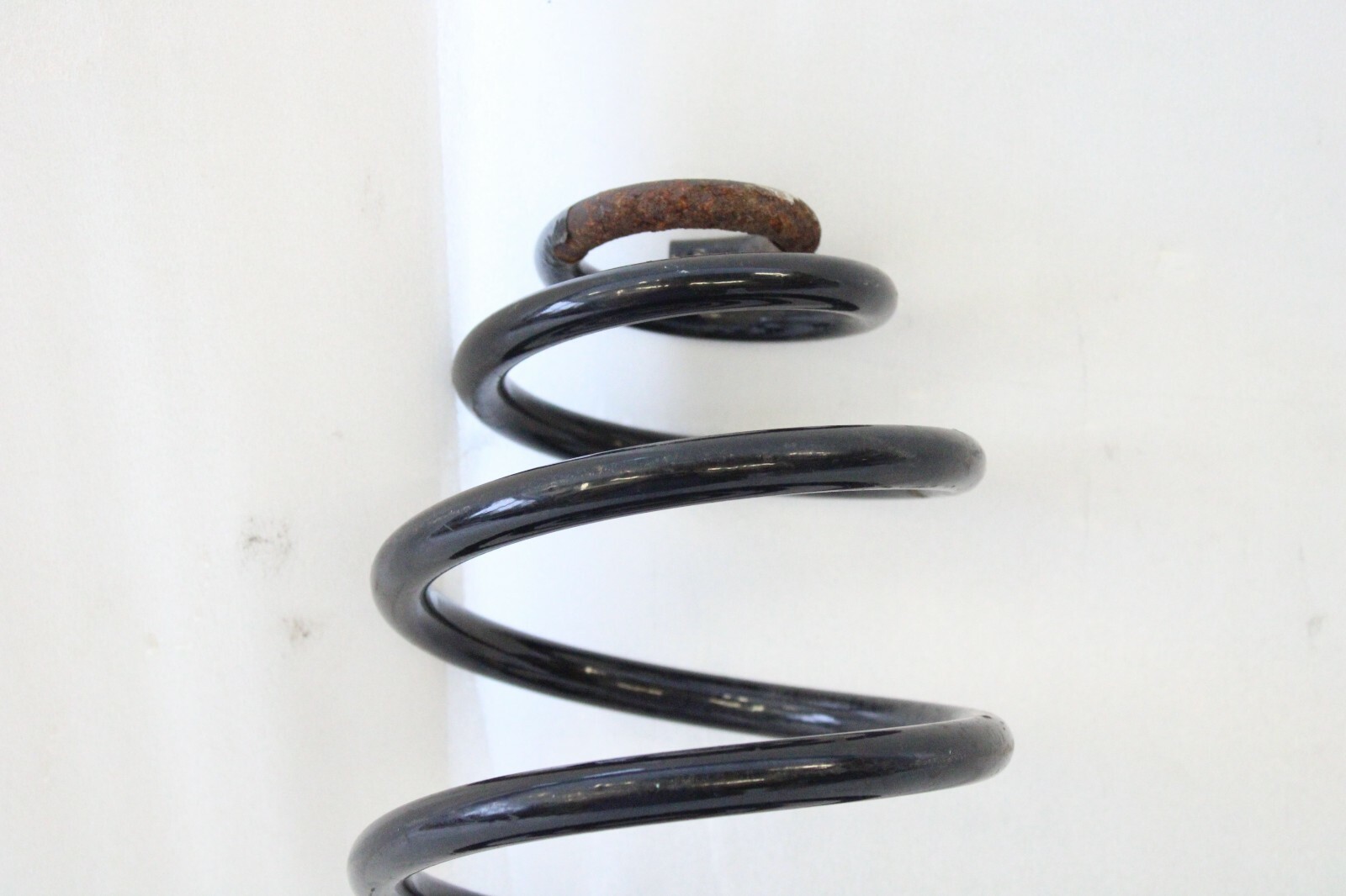 Volkswagen Passat 1998 1999 2000 2001 2002 2003 2004 2005 OEM Coil Spring Rear - Image 3