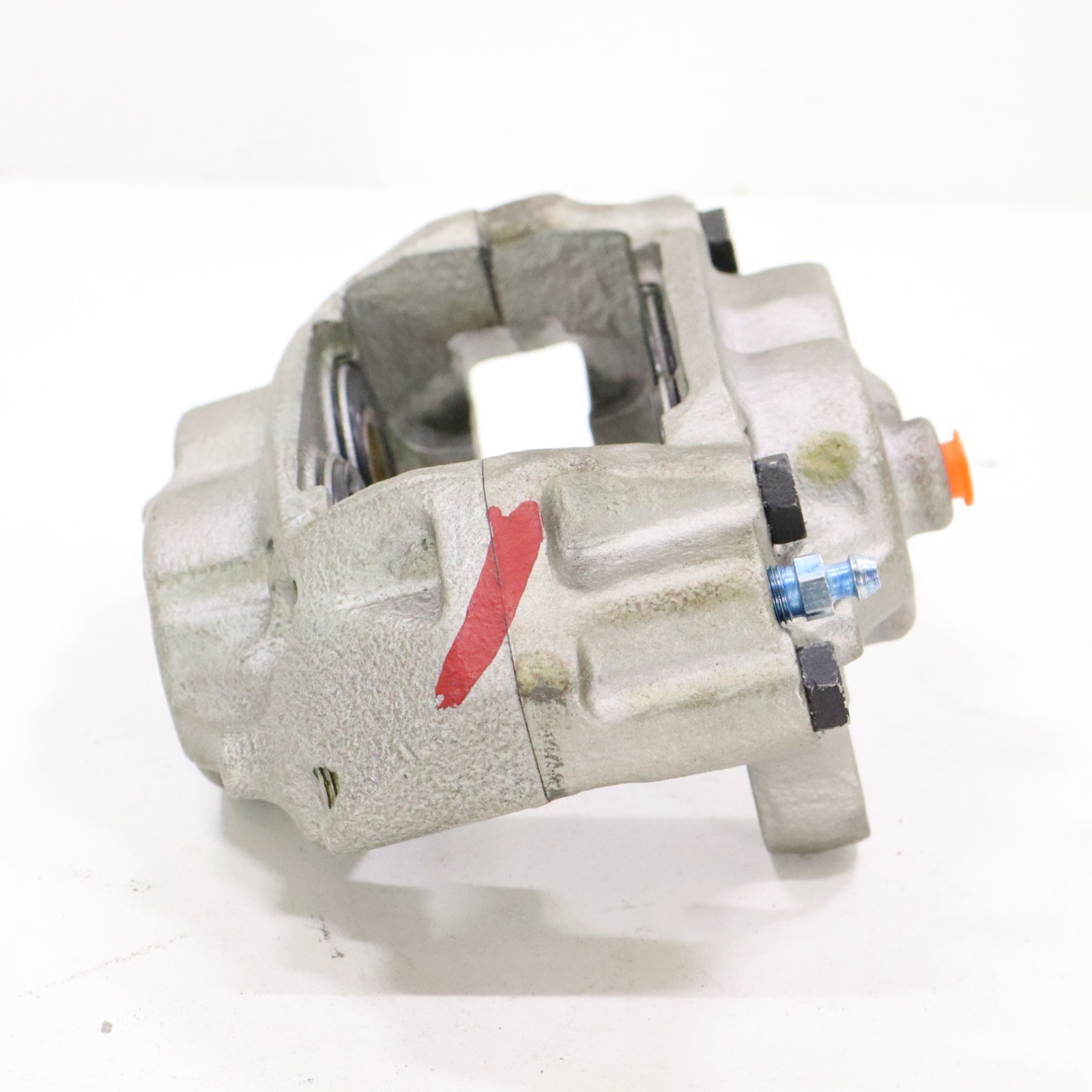 Toyota 4Runner Pickup 1984-1985 OEM Brake Caliper Front Right (Passenger Side) – Image 6