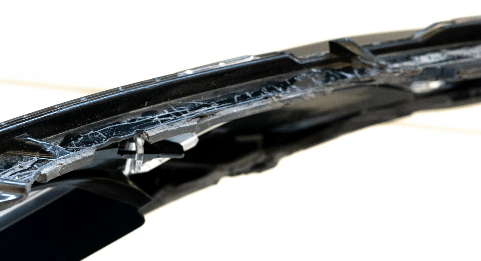 Range Rover Sport 2018-2019 OEM Right Side Headlight Lens - Image 8
