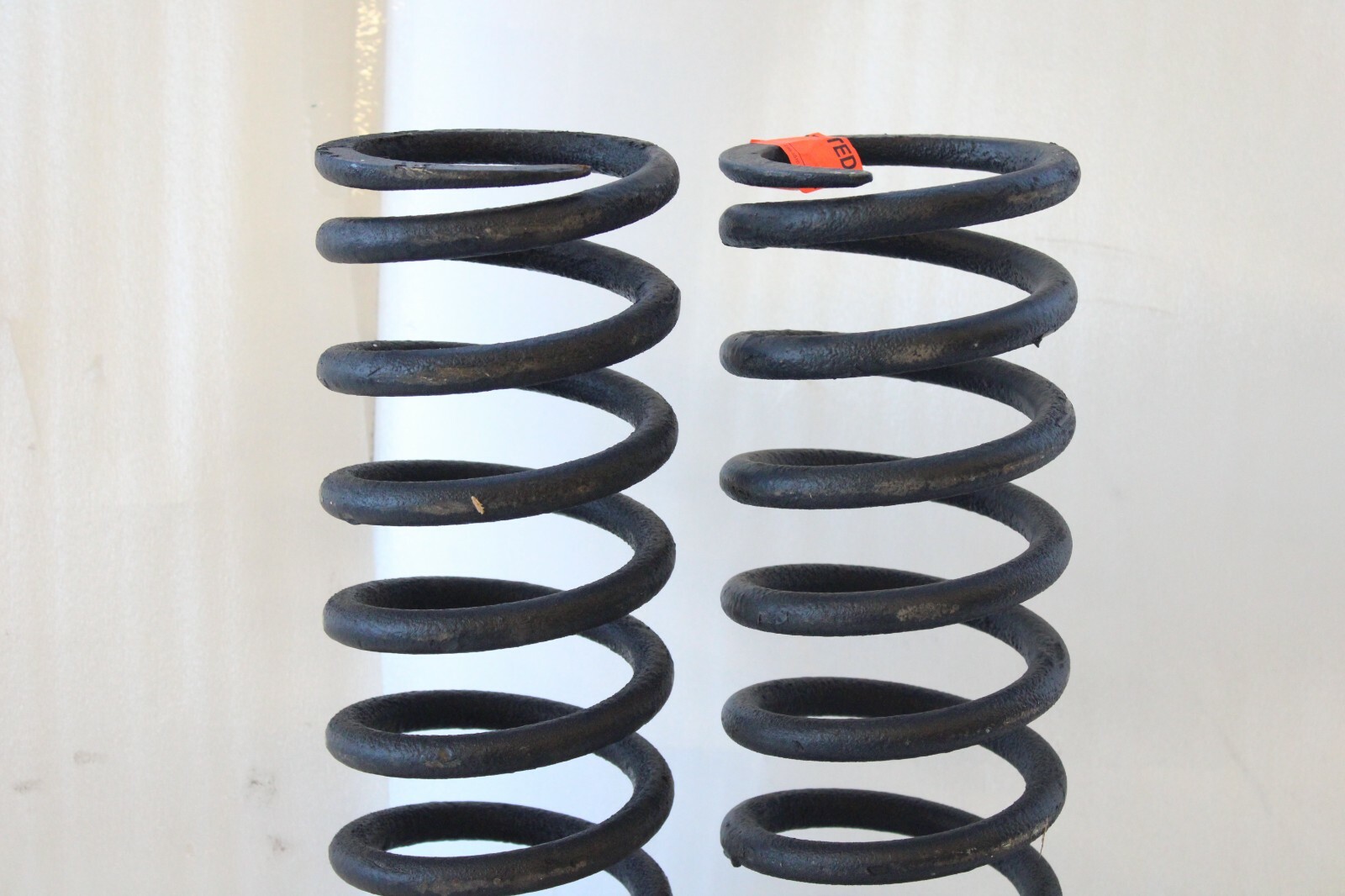 Rolls-Royce Silver Spirit 1988 OEM Coil Spring Set Rear UR23473, UR72471 – Image 2