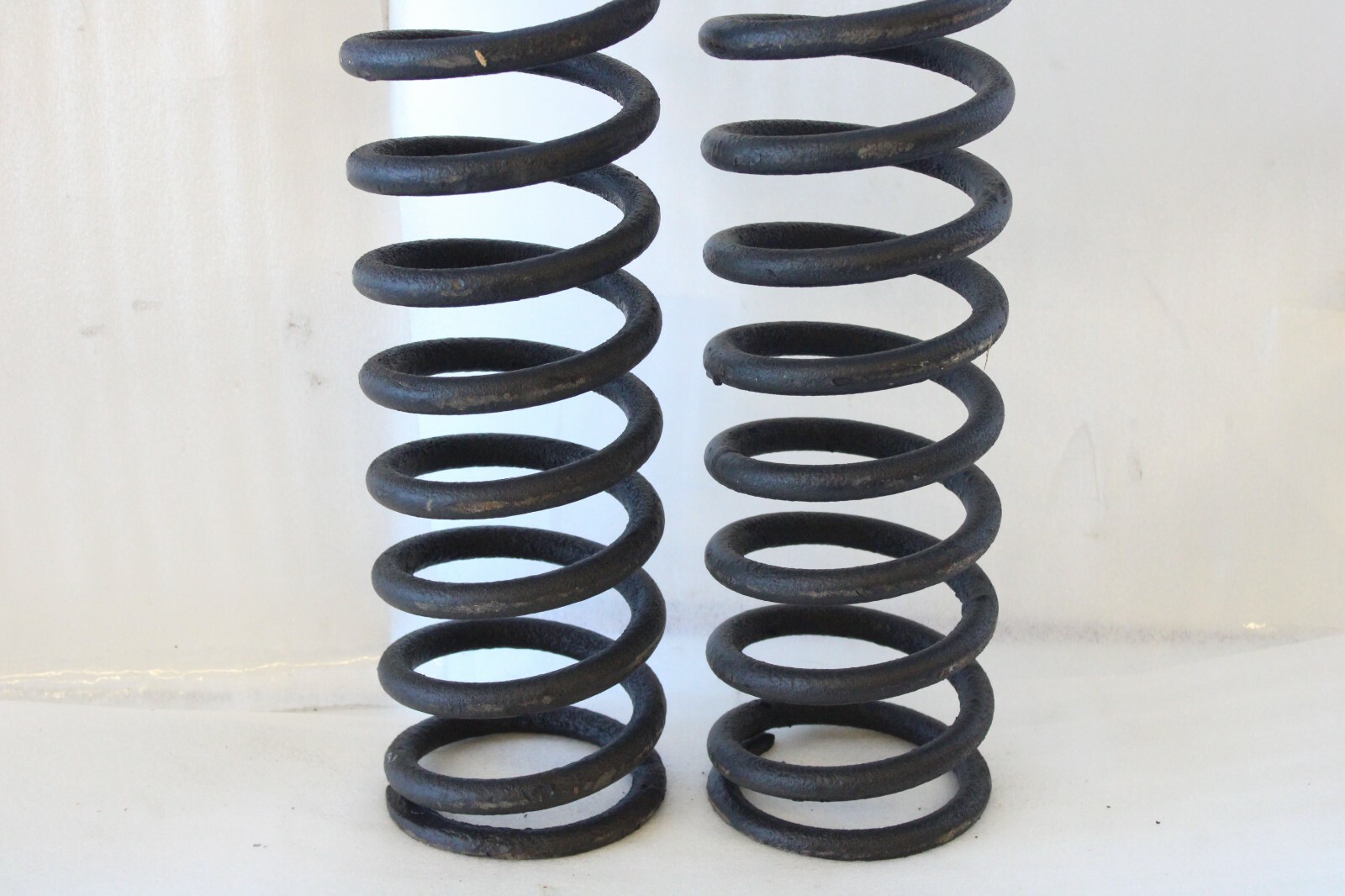 Rolls-Royce Silver Spirit 1988 OEM Coil Spring Set Rear UR23473, UR72471 – Image 3