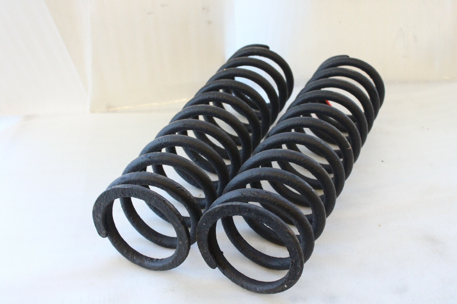 Rolls-Royce Silver Spirit 1988 OEM Coil Spring Set Rear UR23473, UR72471 – Image 4