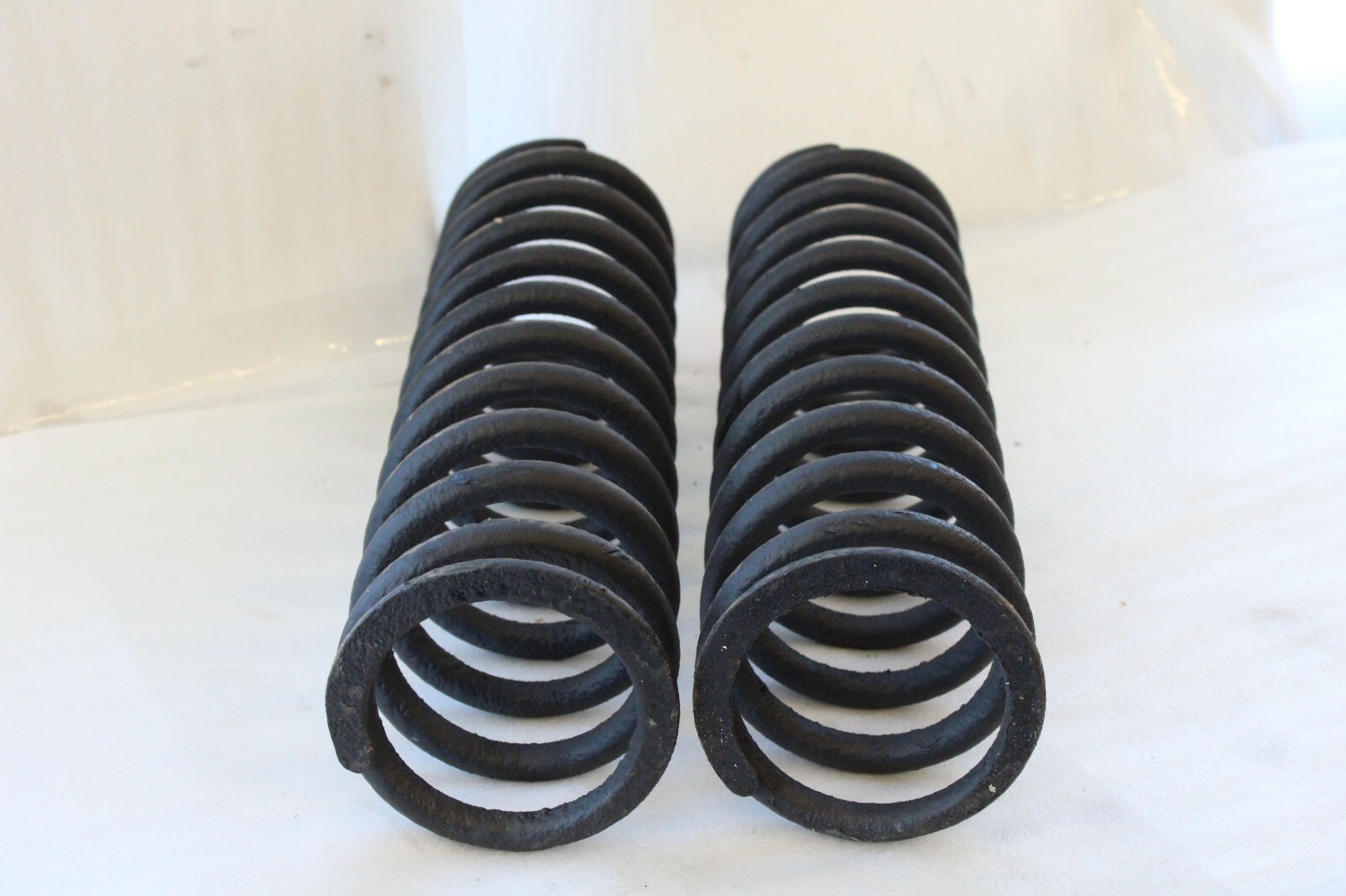 Rolls-Royce Silver Spirit 1988 OEM Coil Spring Set Rear UR23473, UR72471 – Image 5