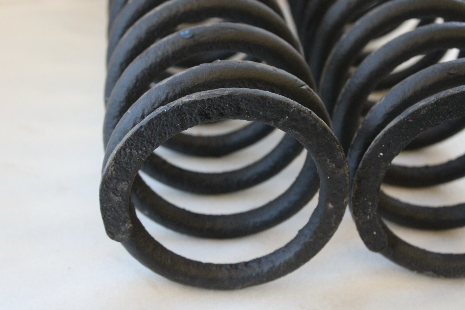 Rolls-Royce Silver Spirit 1988 OEM Coil Spring Set Rear UR23473, UR72471 – Image 6